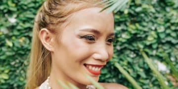 The No-Makeup Makeup Look: 2025's Effortless Beauty Tutorial - Cover Image