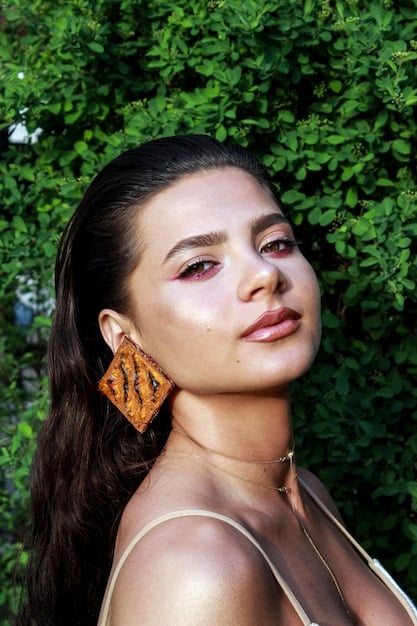 Achieve a Dewy Glow: Makeup Tutorial for Radiant Skin in 2025
