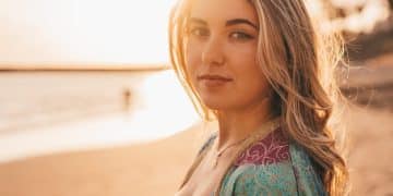 Summer Makeup 2025: 5 Lightweight Products for a Natural Glow - Cover Image
